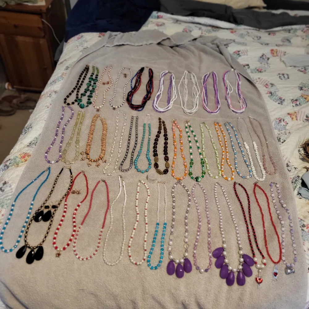 36 Ct Mixed Beaded Necklace Lot - Assorted Colors - Picture 1 of 8